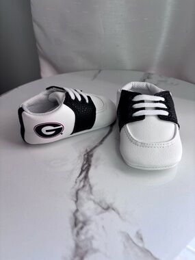 NWOT- UGA Georgia bulldogs baby booties
